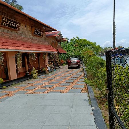 Canalview Private Cottage Azhikkal Ayiram Thengu Panmana Buitenkant foto