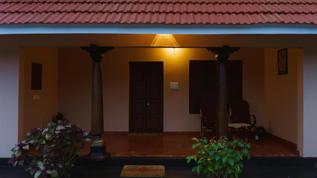 Canalview Private Cottage Azhikkal Ayiram Thengu Panmana Buitenkant foto