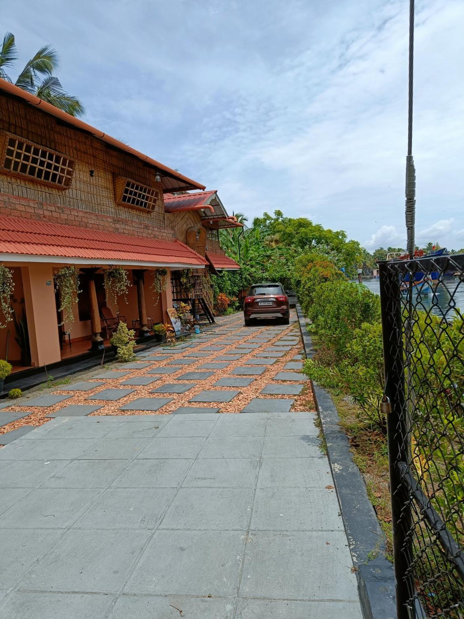Canalview Private Cottage Azhikkal Ayiram Thengu Panmana Buitenkant foto